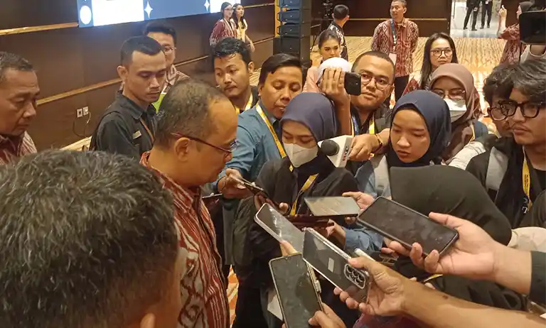 United Tractors menunjuk presdir dan preskom yang baru pada RUPST 2026