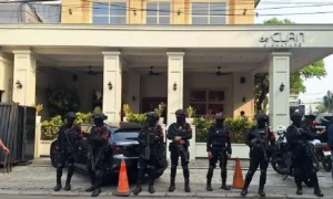 Kafe de’Clan digeledah